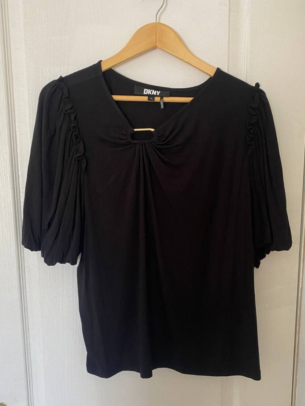 DKNY Size XL Women’s Black Asymmetrical Blouse With Metal Accent Never Worn